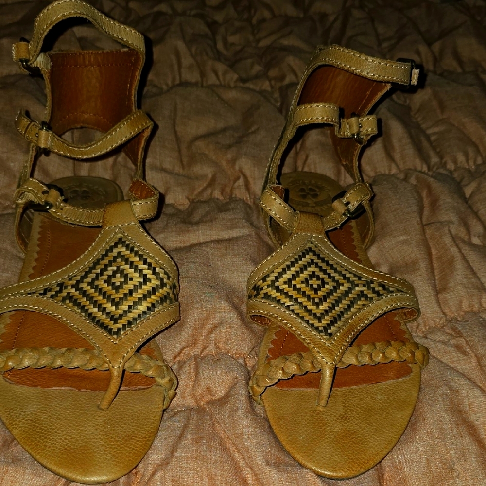 Lucky Brand Women's Tan and Black Sandals Sz 8